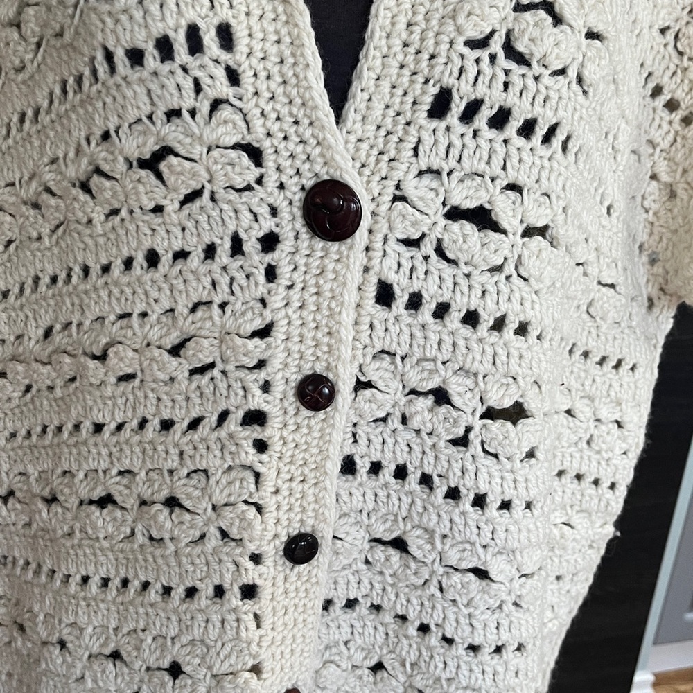 Handmade Oversized Crocheted Wool Cream Vest with Vintage Buttons XL-XXL - Picture 3 of 10